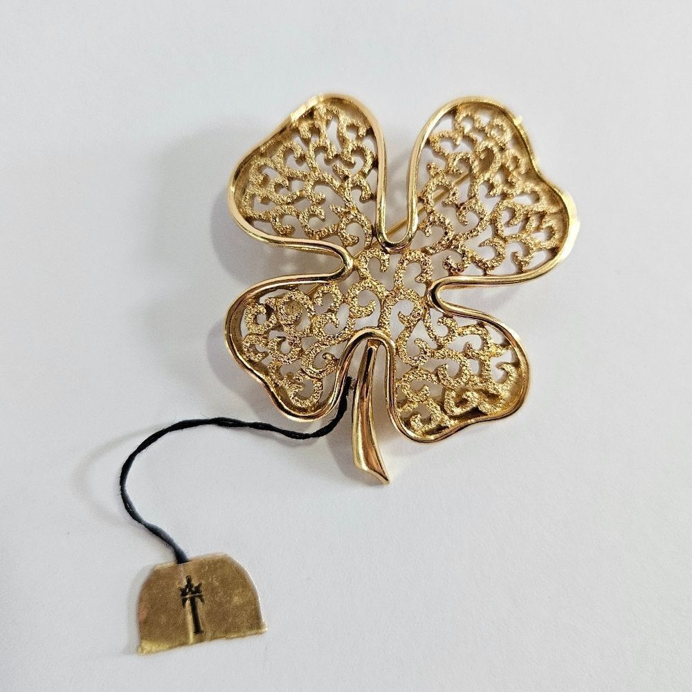 Vintage NWT Deadstock Crown Trifari Gold Filigree Four Leaf Clover Brooch Pin